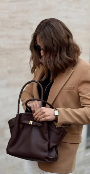ÉLISE: L'Essenza della Raffinatezza